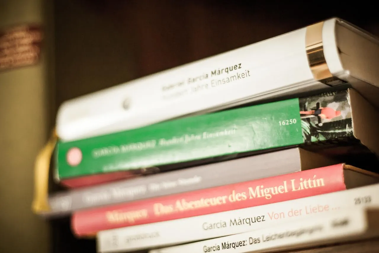 Hotel Bett Und Buch 베를린